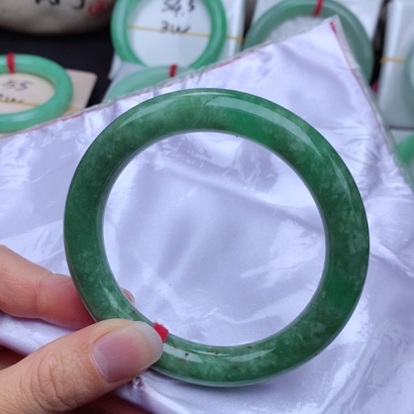 【闪购商品】翡翠手镯未镶嵌           特价圆条58菠菜绿
