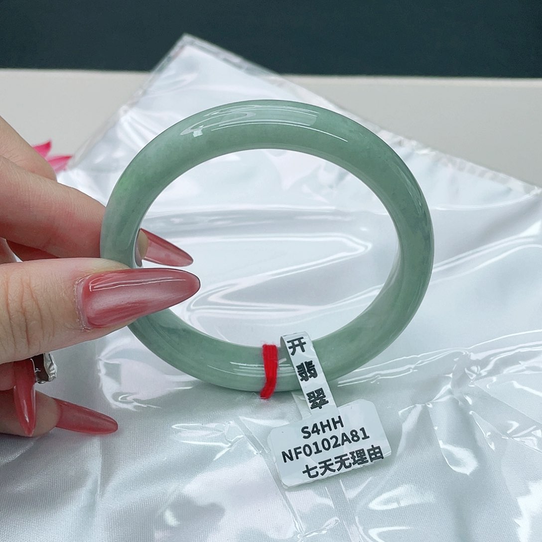 翡翠手镯未镶嵌正58.3