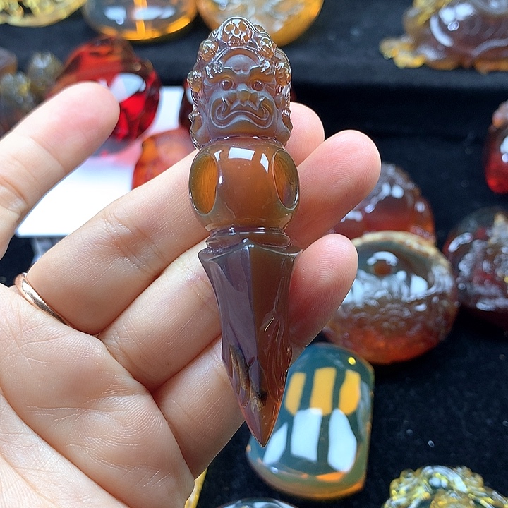 琥珀未镶嵌裸石溶洞雕刻件降魔杵吊坠