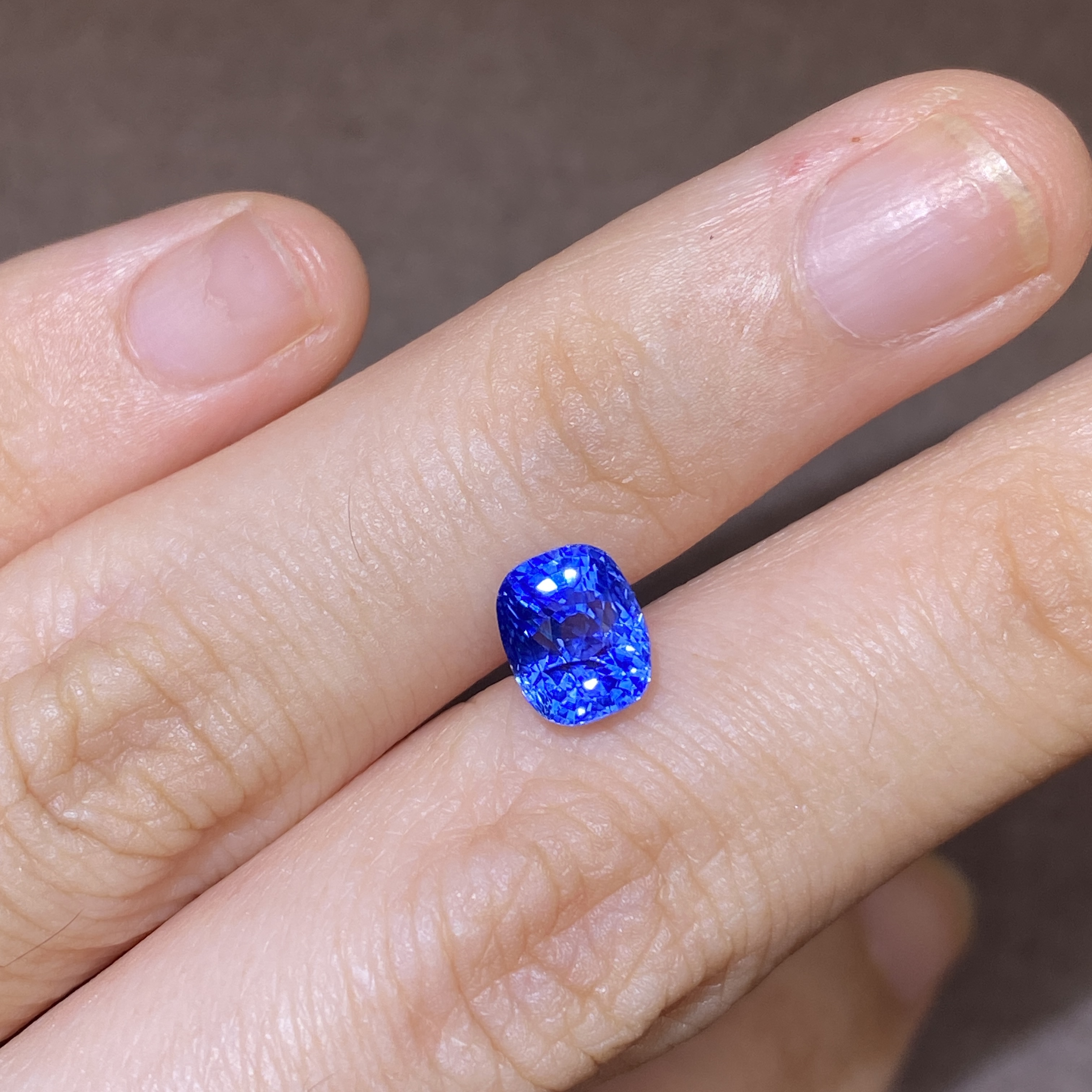 24M023 有烧矢车菊蓝蓝宝石 2.05克拉