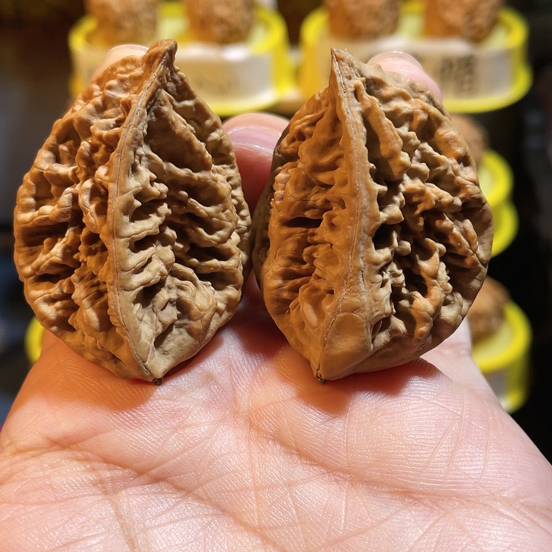 文玩核桃吊坠半壁江山