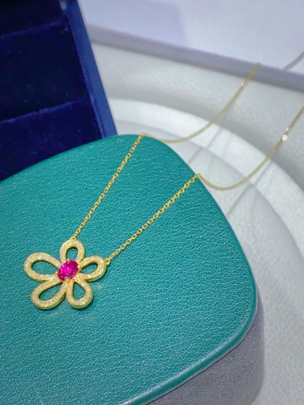 18K金镶嵌天然无烧红宝石项链锁骨链格桑花款 K黄