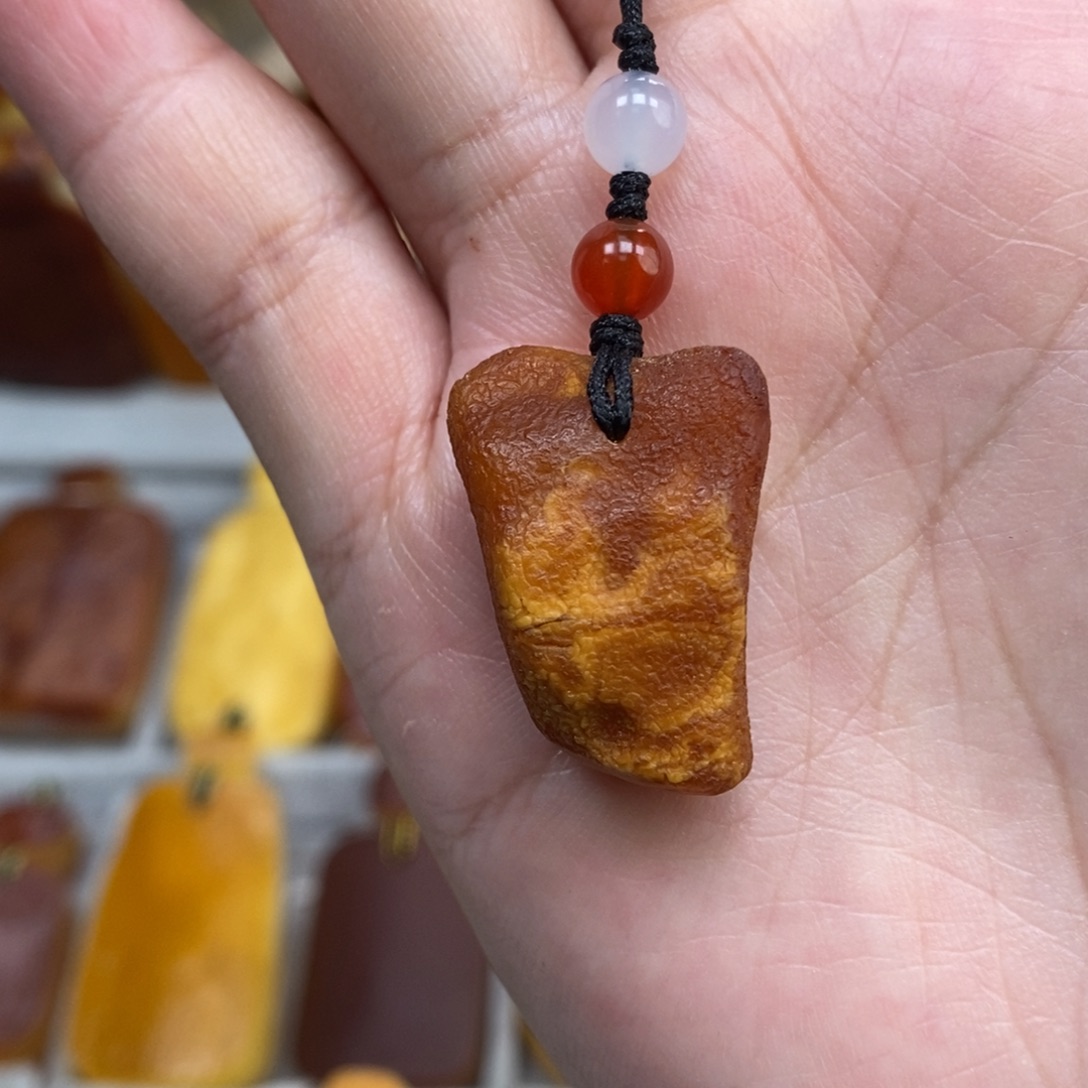 蜜蜡未镶嵌珠宝奇石