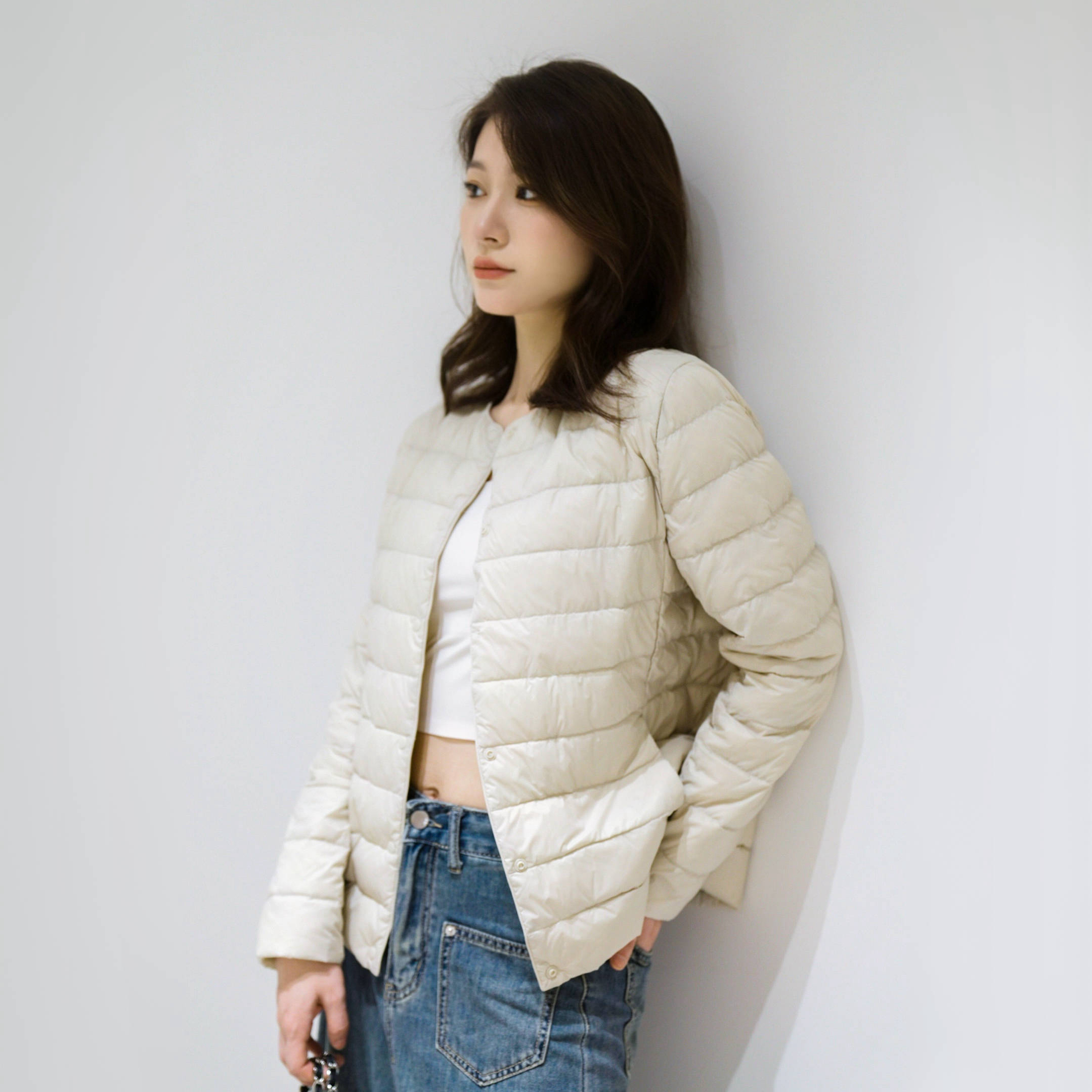 白鸭绒羽绒轻薄款圆领短款保暖时尚羽绒服女士休闲百搭