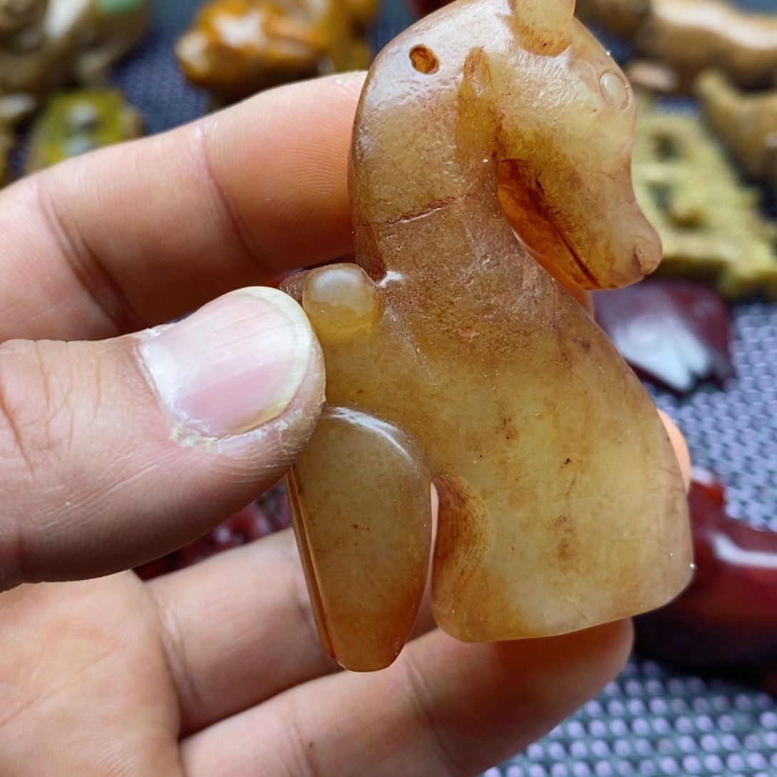 蛇纹石玉颈饰未镶嵌
