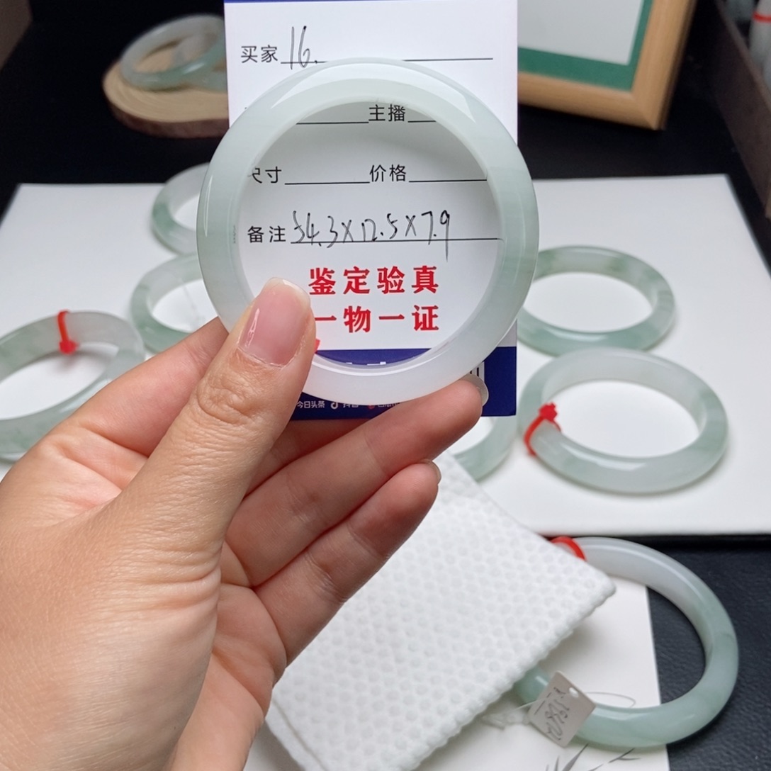 咕***噜石英质玉手镯未镶嵌16