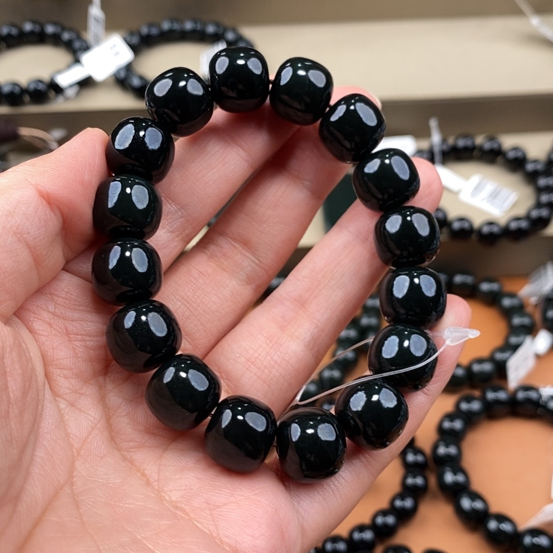 我***猪和田玉未镶嵌手串