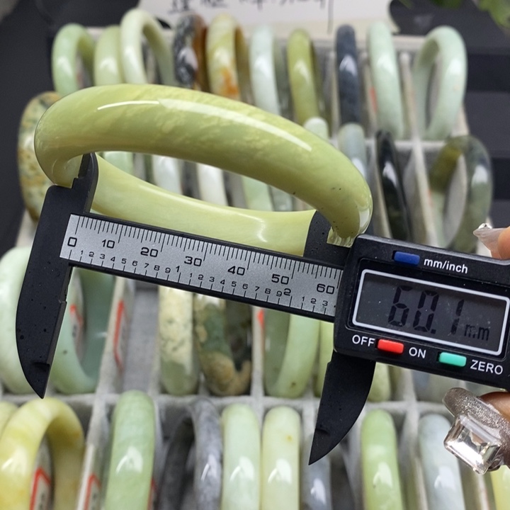 蛇纹石玉手镯533未镶嵌
