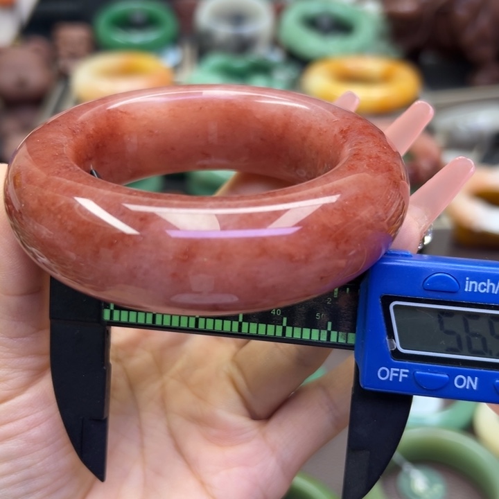 未镶嵌手镯石英岩玉