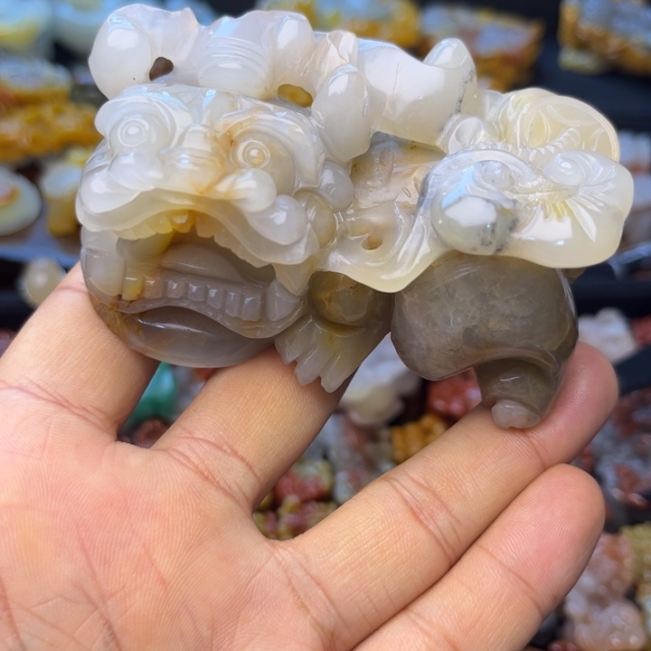 石英质玉（黄龙玉）未镶嵌颈饰