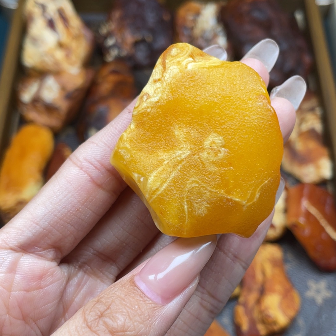 琥珀未镶嵌珠宝奇石