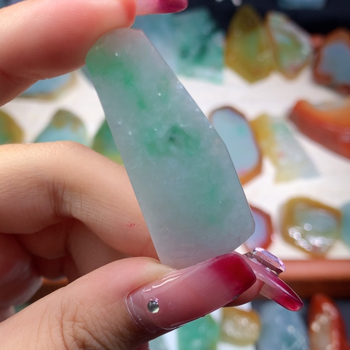 颈饰未镶嵌翡翠好