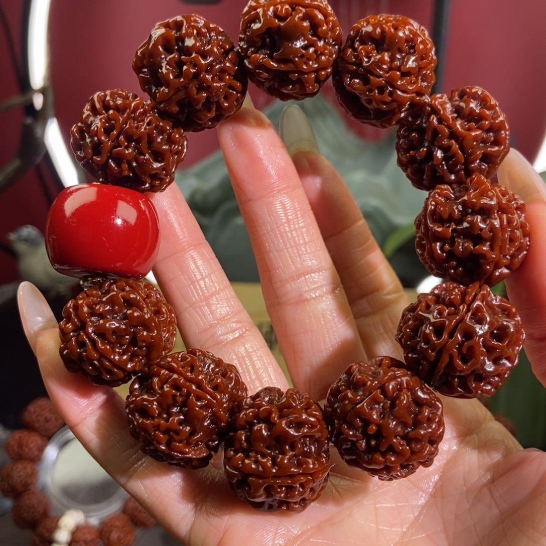 金刚菩提吊坠523红。            