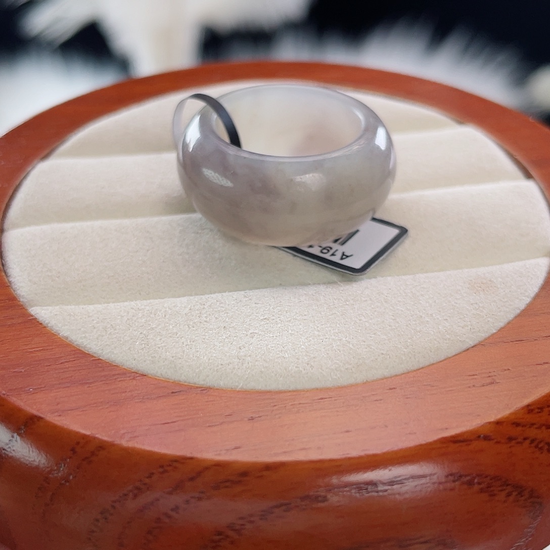 和田玉未镶嵌戒指l11。冰透紫轮胎。18.6。不退换