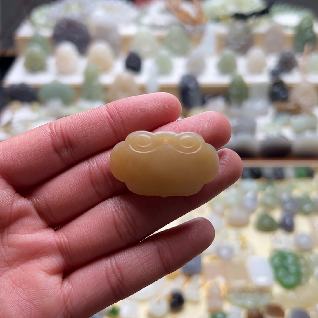 和田玉吊坠(赠链)未镶嵌栗****