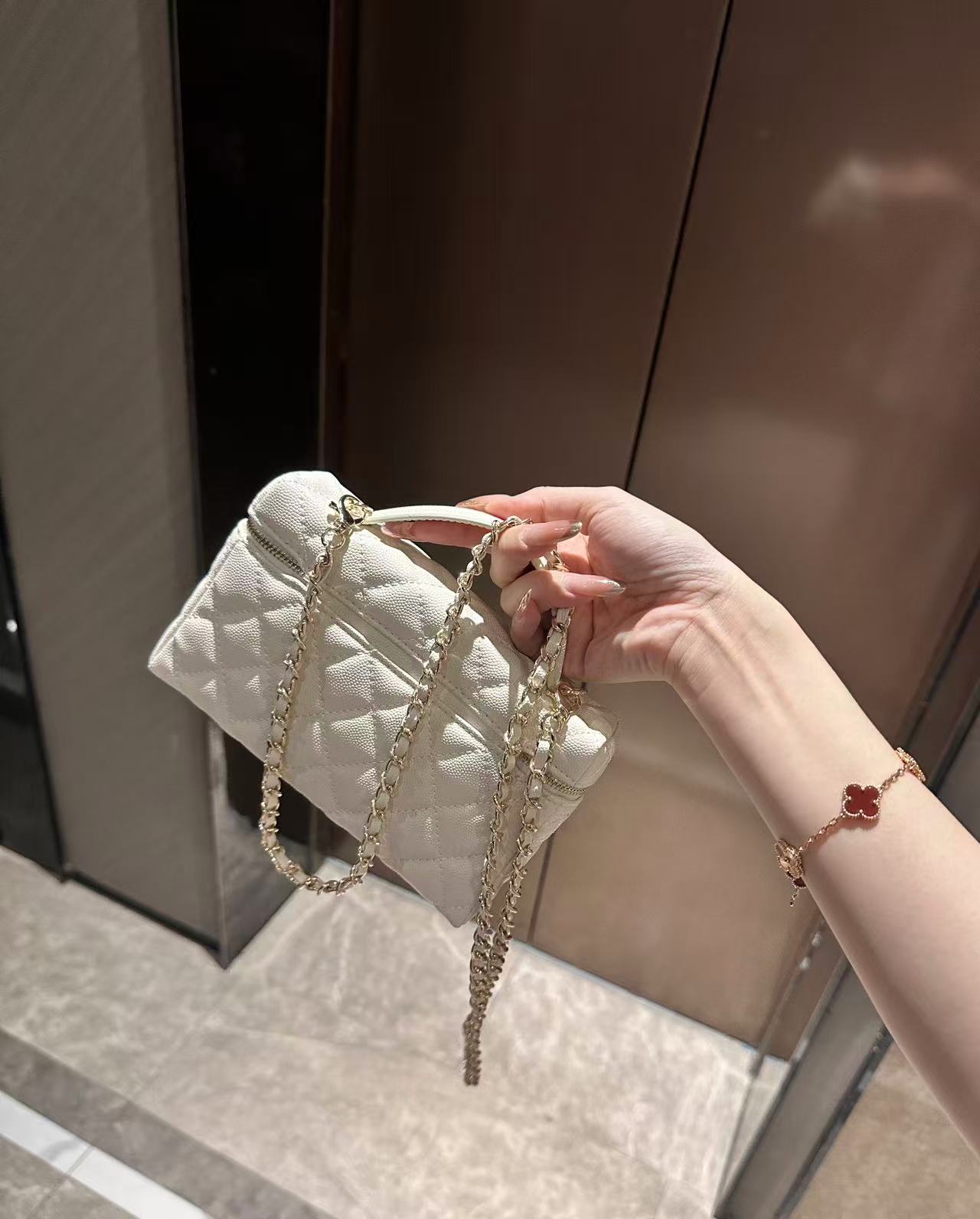 KEK【25c lp饭盒】斜挎手机包（无公仔挂件）