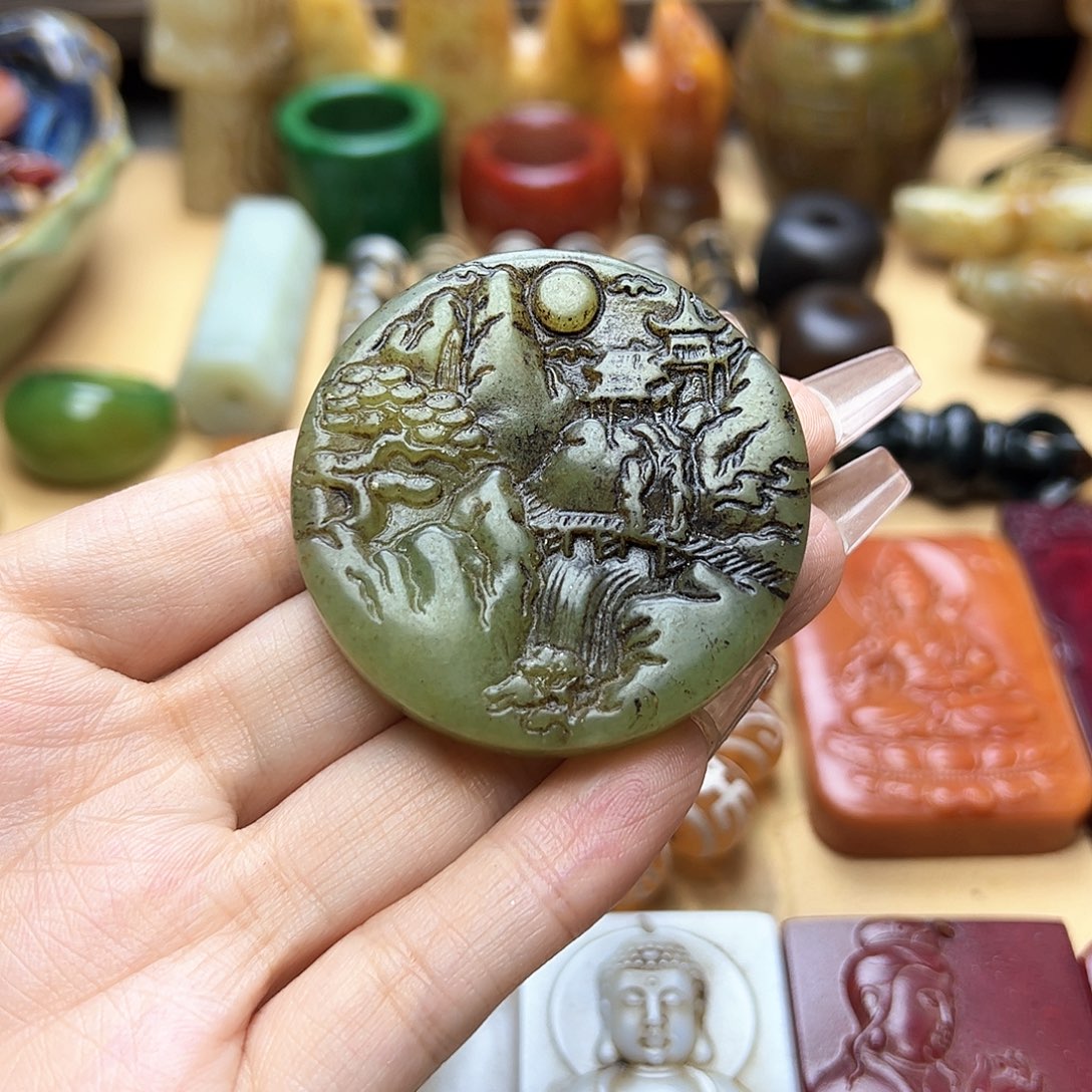 蛇纹石玉未镶嵌颈饰