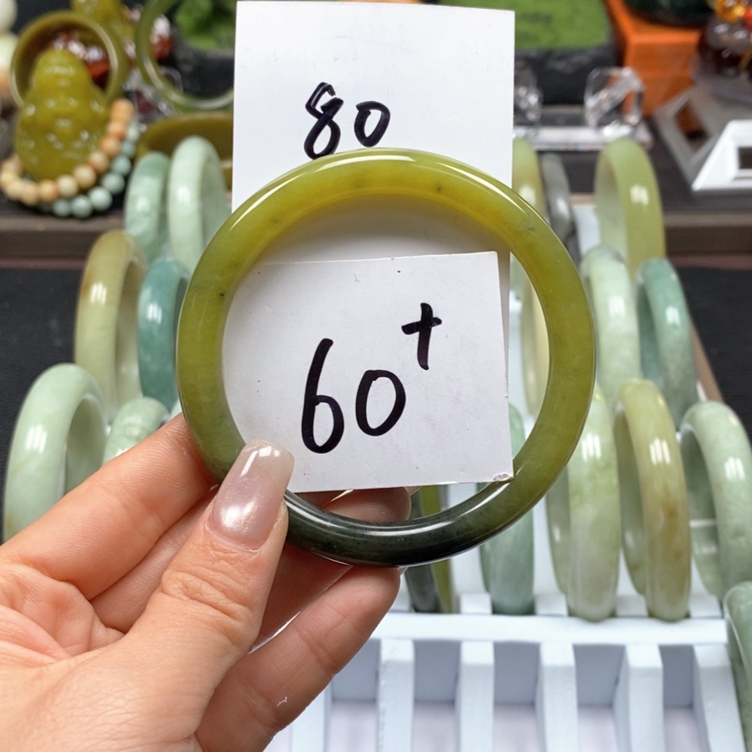 蛇纹石玉未镶嵌手镯