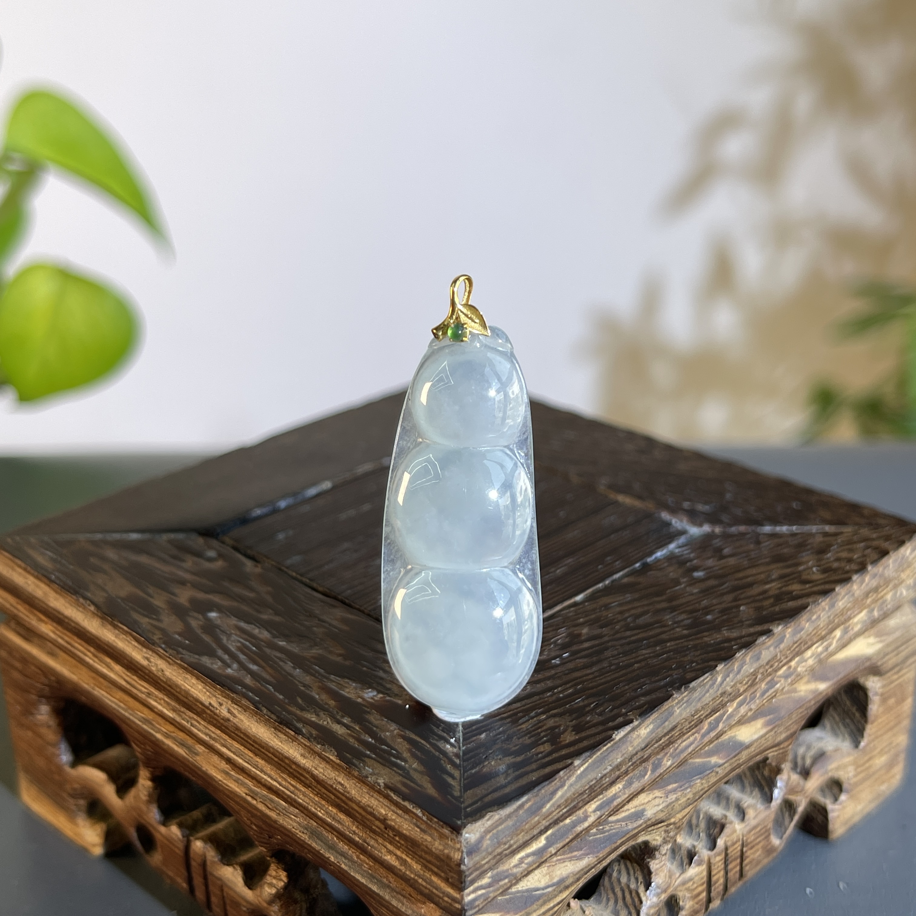 JTB16-32    天然缅甸A货翡翠   18K扣头福豆