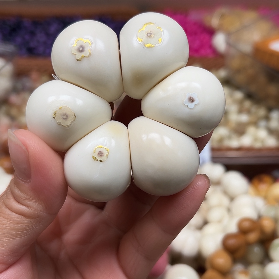 菩提根/象牙果手串瑕疵卡32白色算瓣1条表面有裂