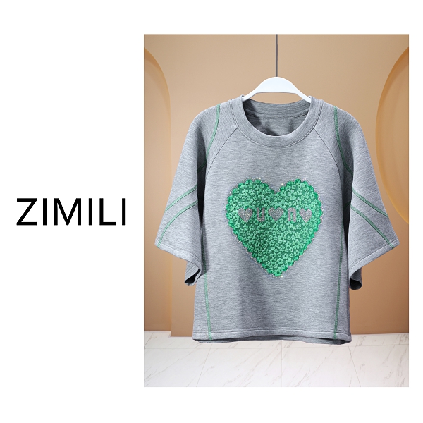 【子秋女装】2025夏《花信》轻薄透气灰色爱心拼贴烫钻休闲T恤8051