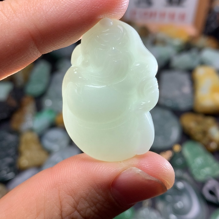 翡翠未镶嵌颈饰关公