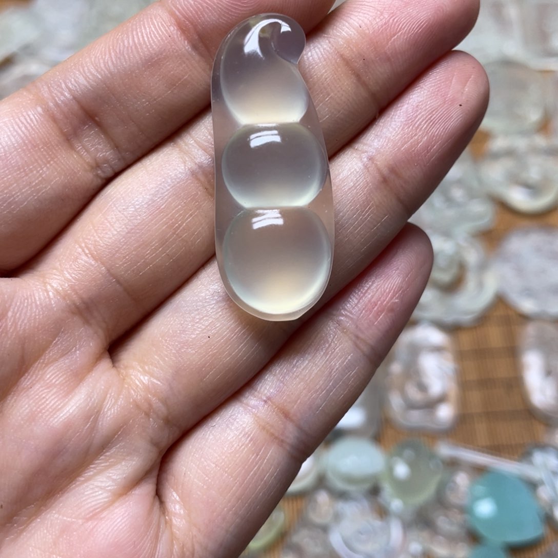 未镶嵌蛇纹石玉颈饰安****子