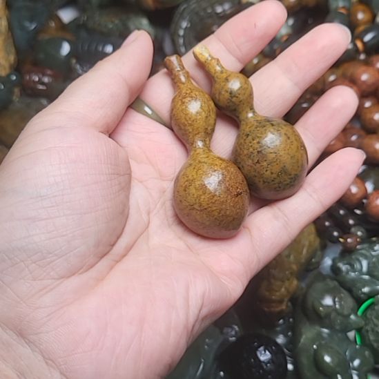 蛇纹石玉未镶嵌挂件