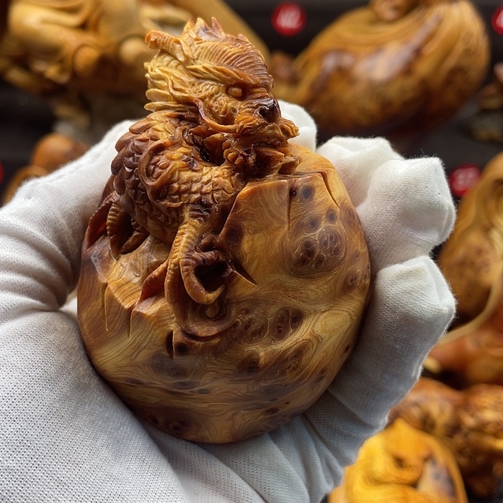 之***前柏木（崖柏）龙手把件