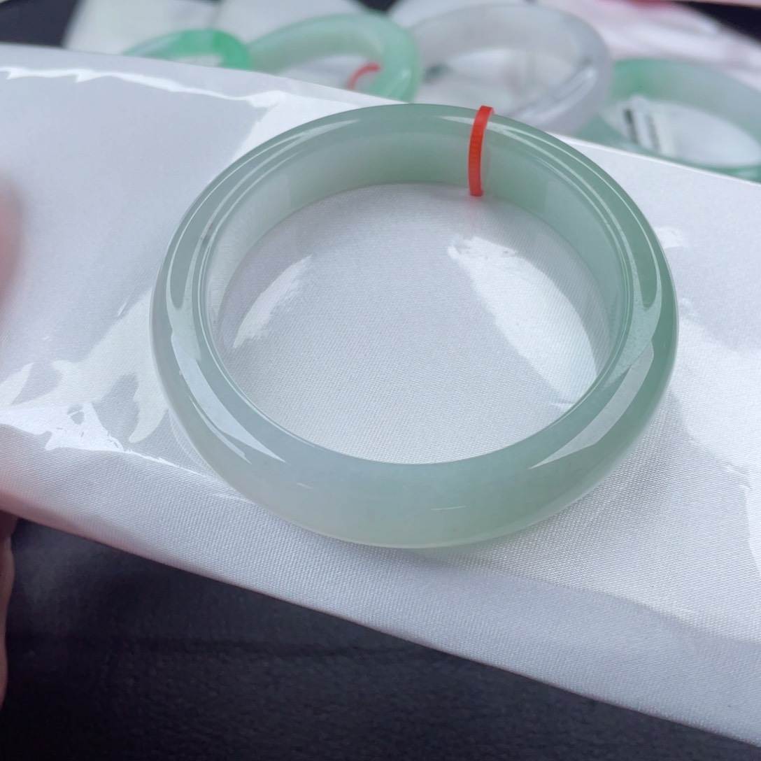 翡翠手镯未镶嵌正圈55/56（瑕疵漏