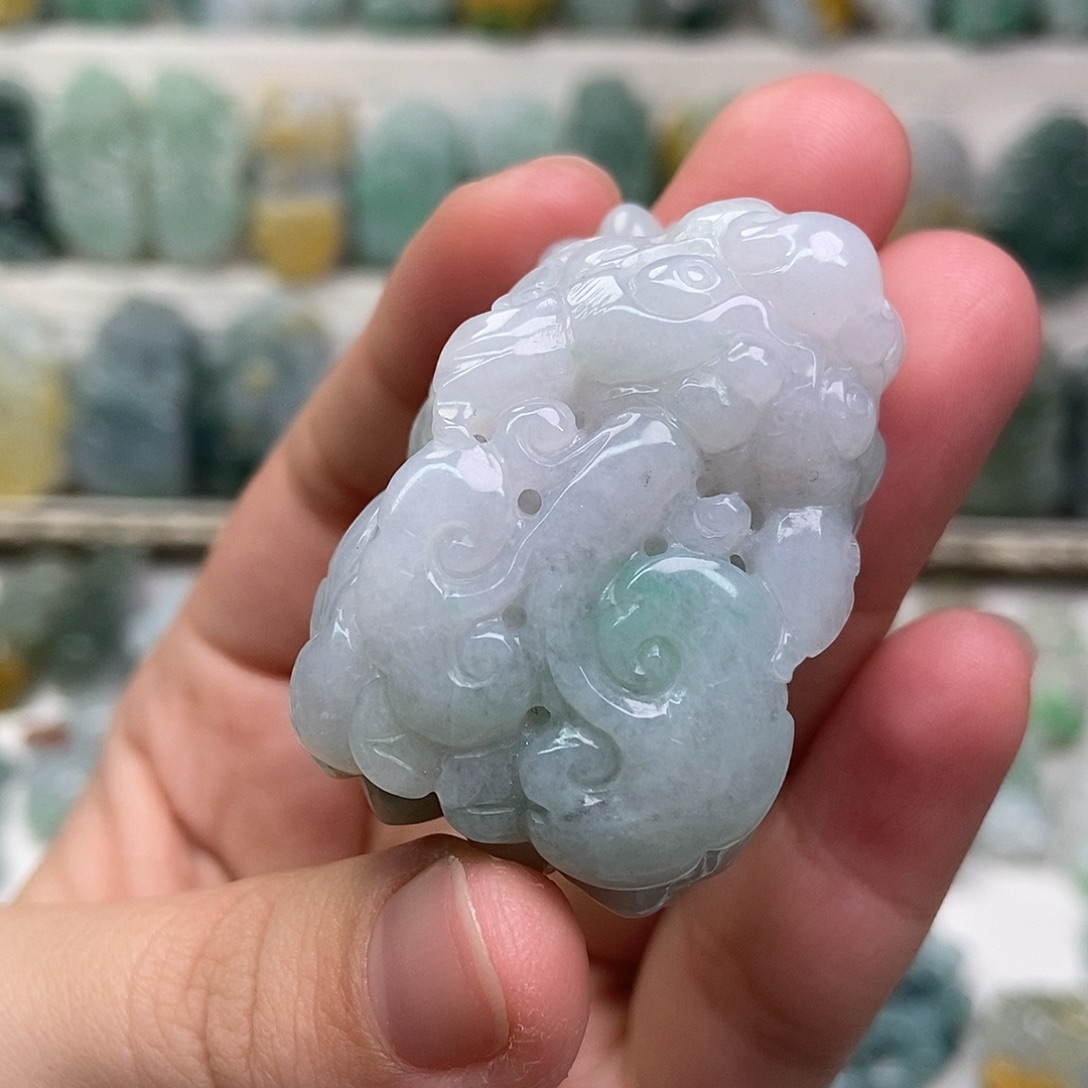 翡翠未镶嵌吊坠(赠链)口含珠