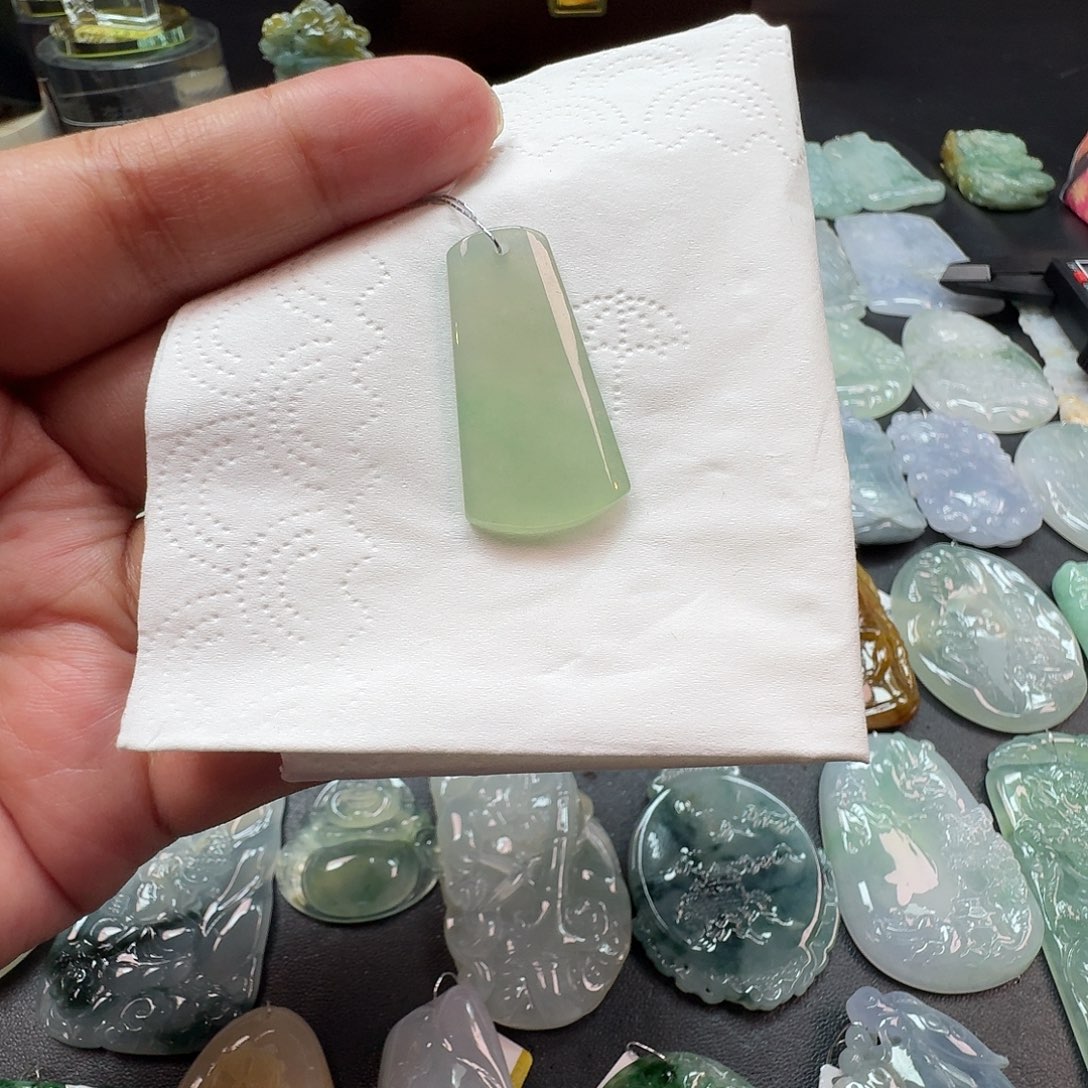 翡翠未镶嵌颈饰吊坠