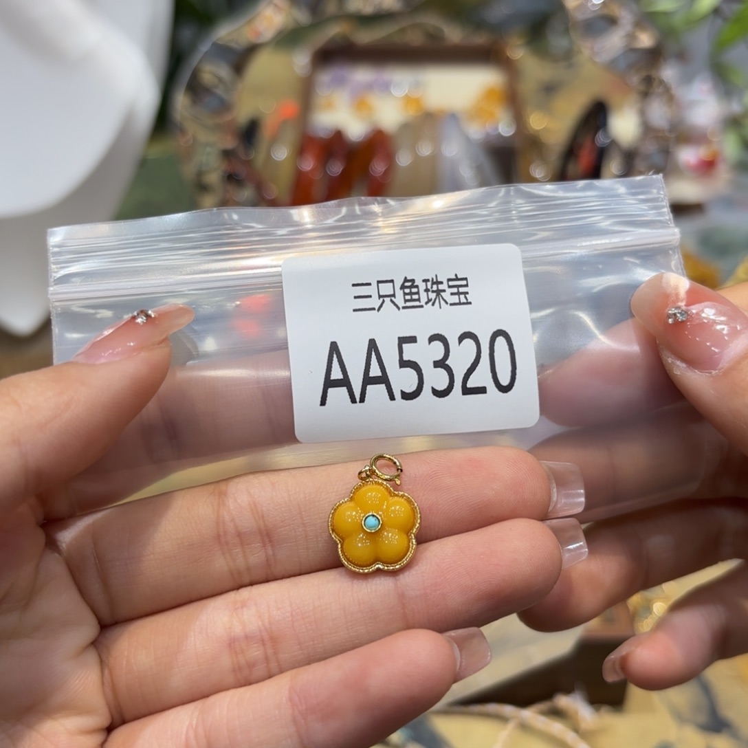 N***e蜜蜡银S925镶嵌颈饰