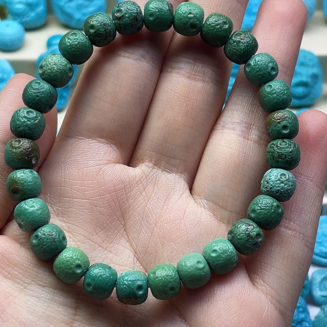 绿松石未镶嵌颈饰