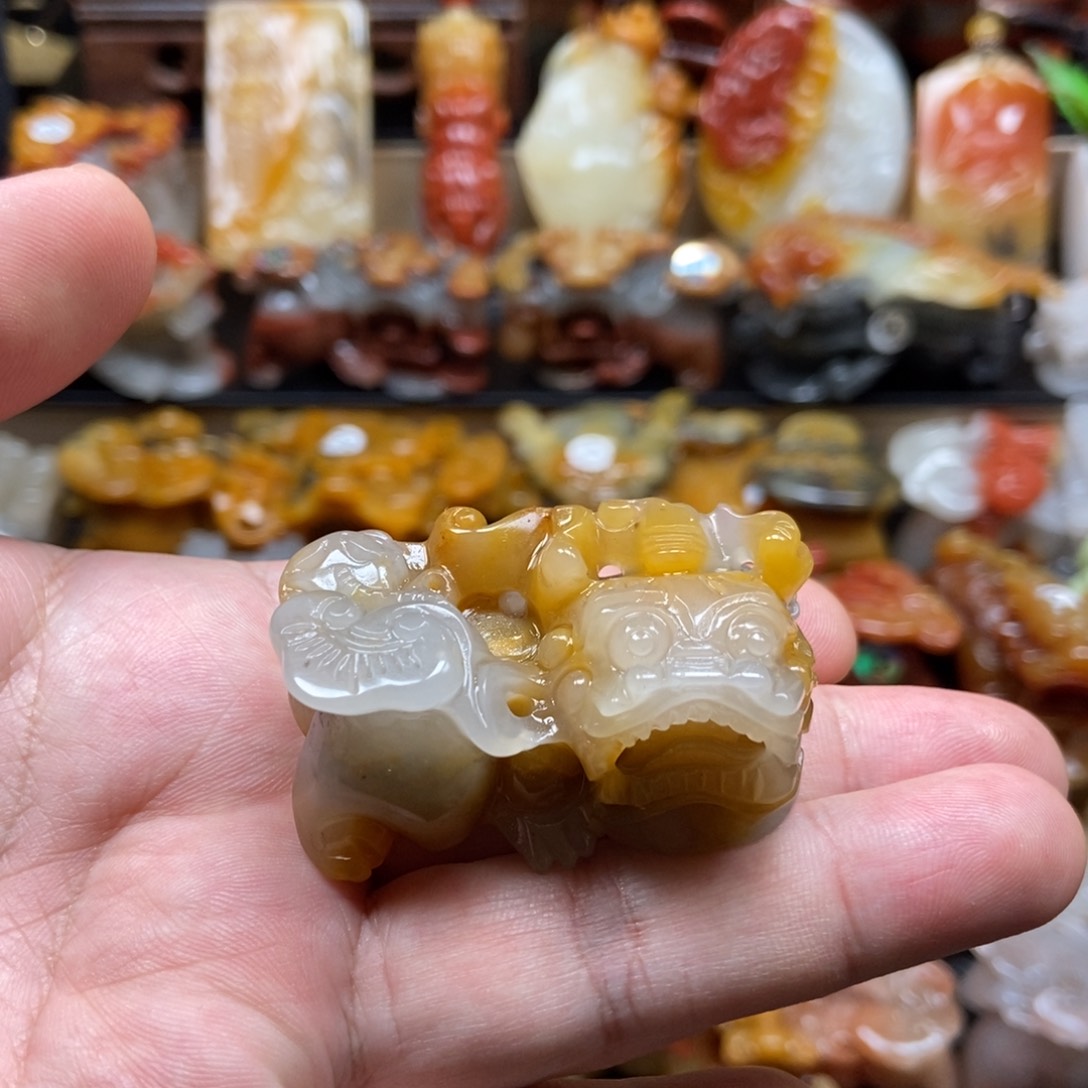 石英质玉（黄龙玉）挂件未镶嵌