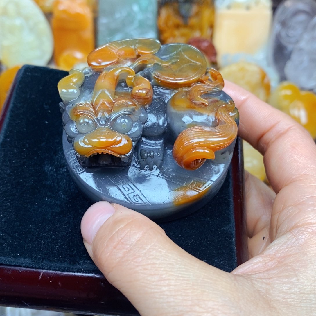 石英质玉（黄龙玉）未镶嵌颈饰