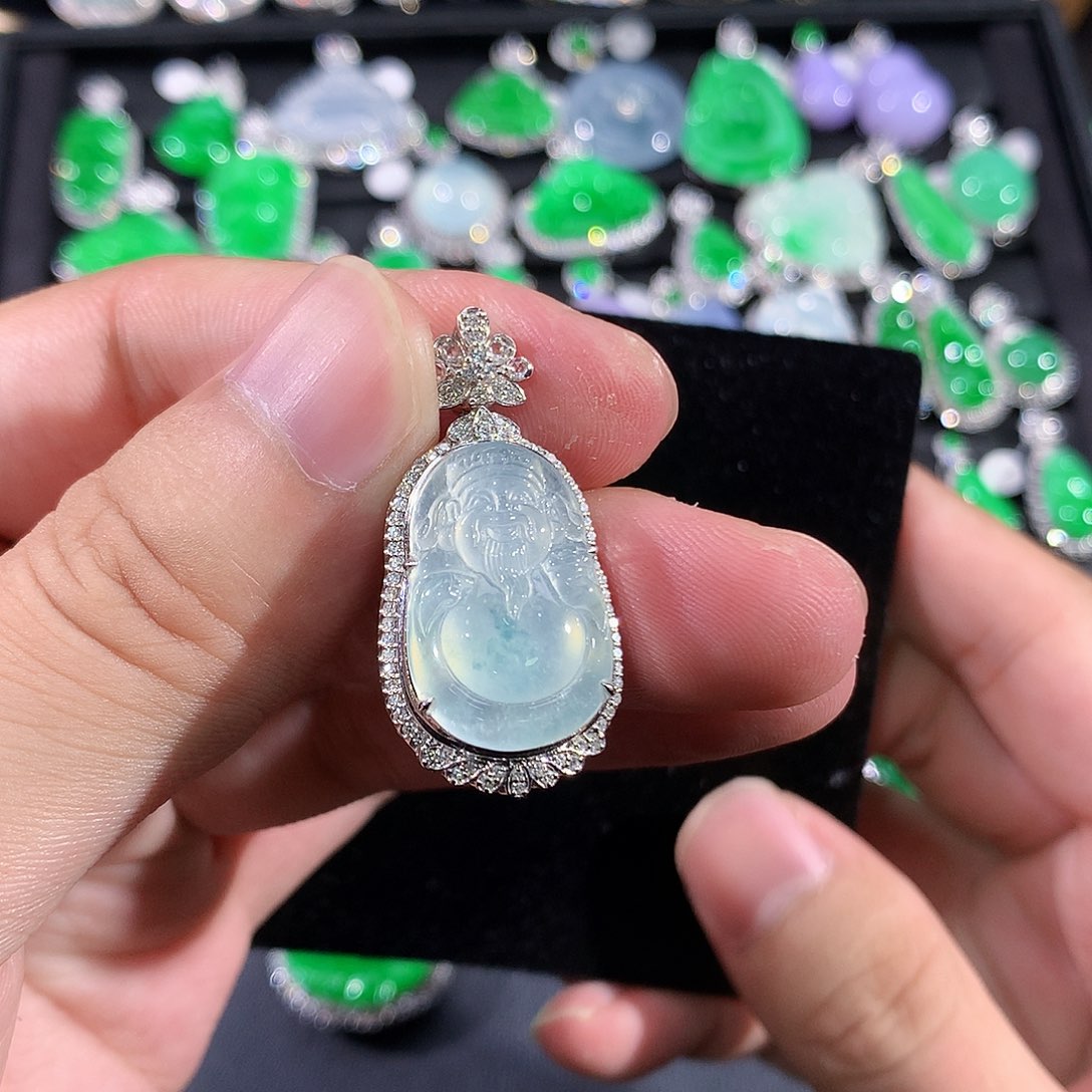 翡翠18K金镶嵌颈饰