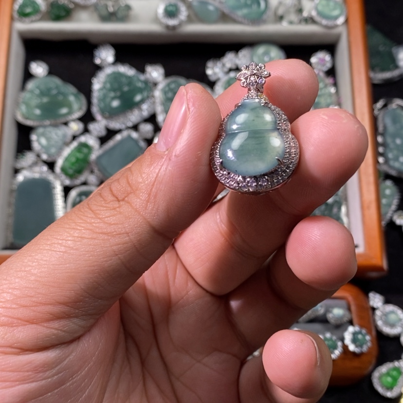 【闪购商品】翡翠颈饰未镶嵌天然