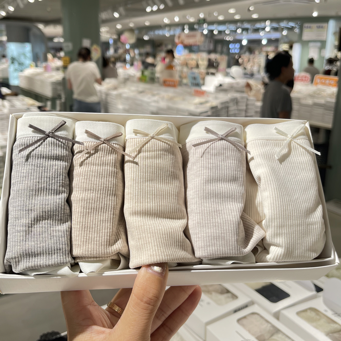 奶糖杏仁秋季中高腰大包舒适软糯透气女士三角内裤适合90 - 145斤