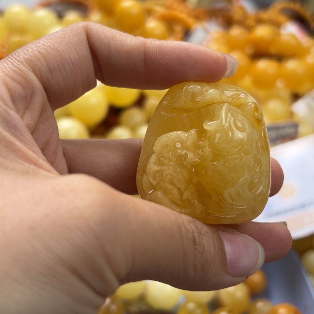 未镶嵌琥珀珠宝奇石