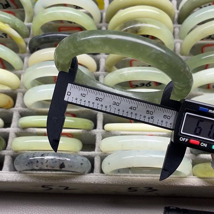 蛇纹石玉未镶嵌手镯221