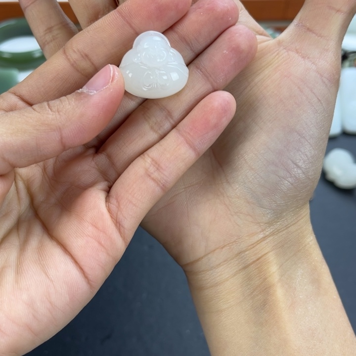 和田玉颈饰未镶嵌冬*。