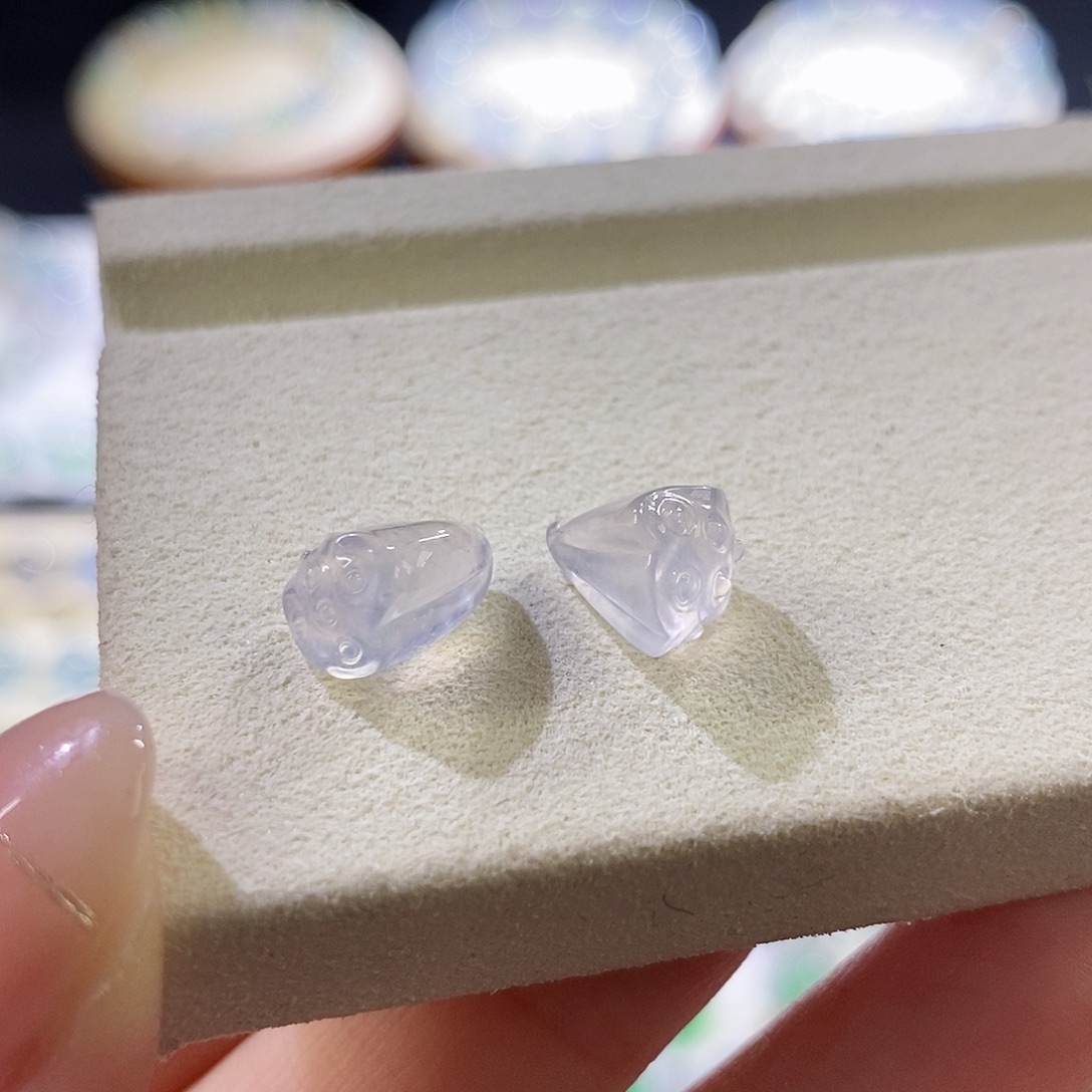 翡翠未镶嵌挂件白冰莲蓬