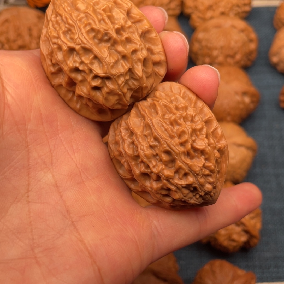 文玩核桃把件36金牛