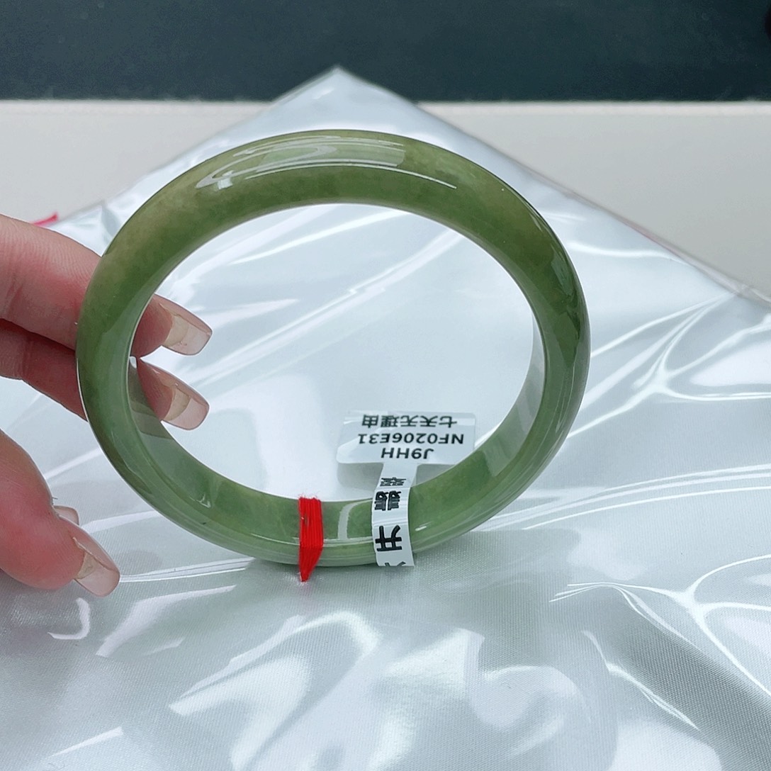 翡翠手镯未镶嵌正61.5