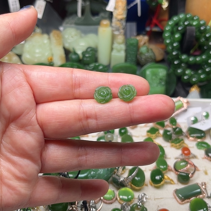 g***果和田玉未镶嵌颈饰