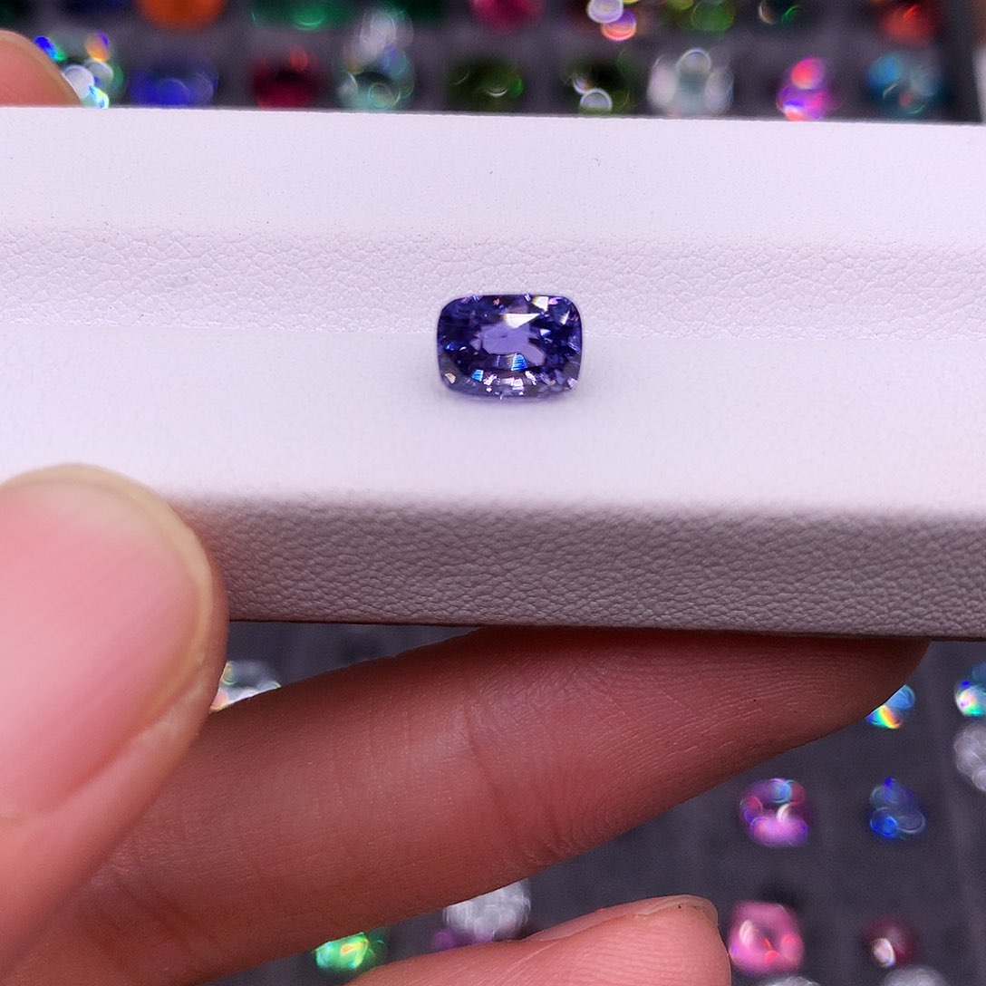 彩色蓝宝石裸石未镶嵌