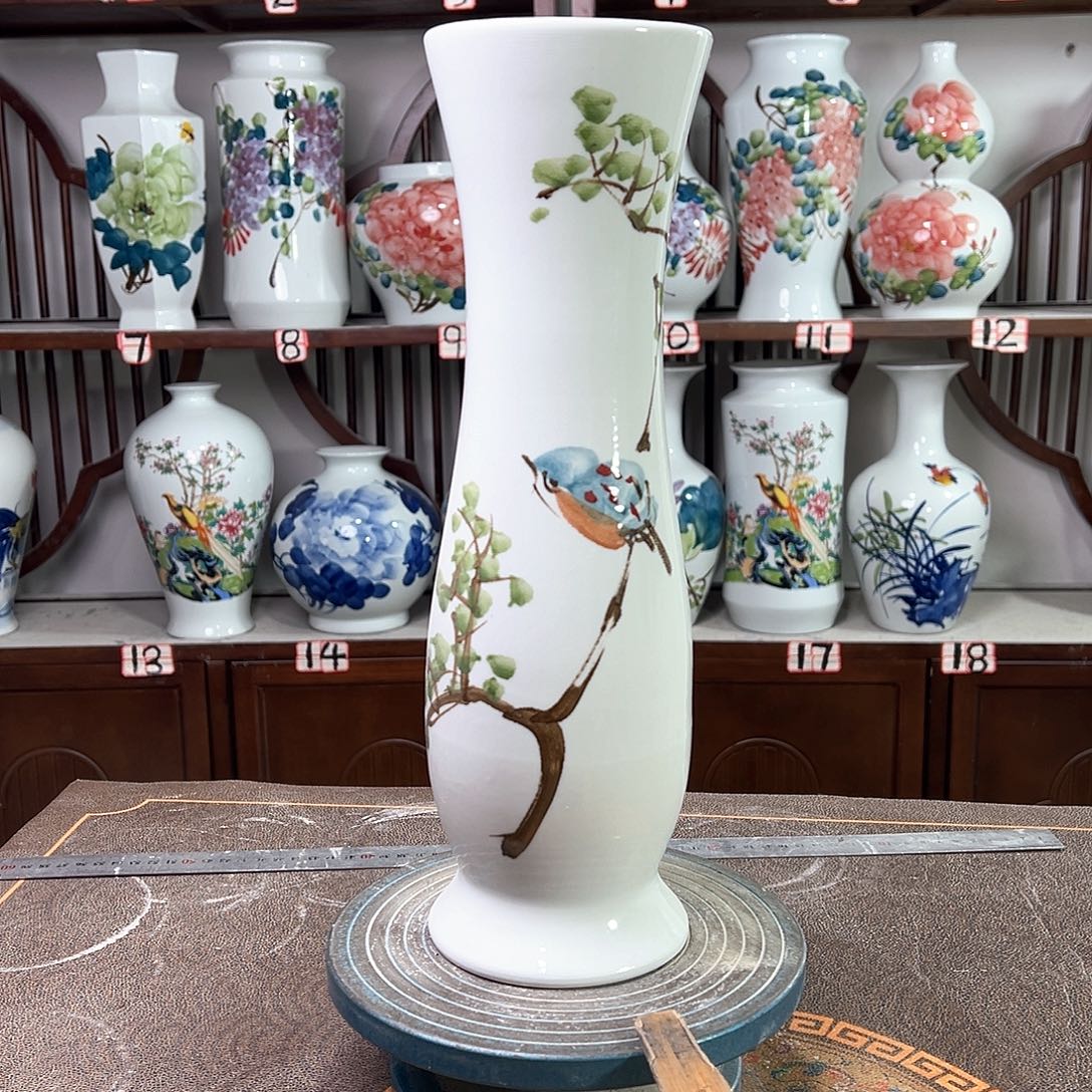 摆件景德镇陶瓷蛮绿梅