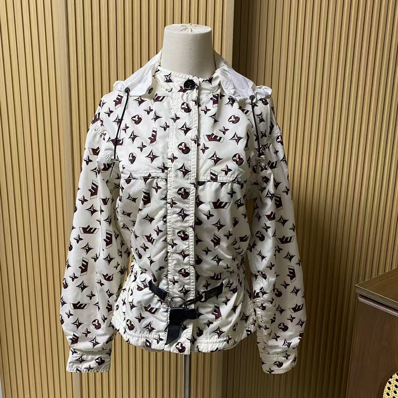 95新 LouisVuitton/路易威登 LV满印连帽外套34码/70290058