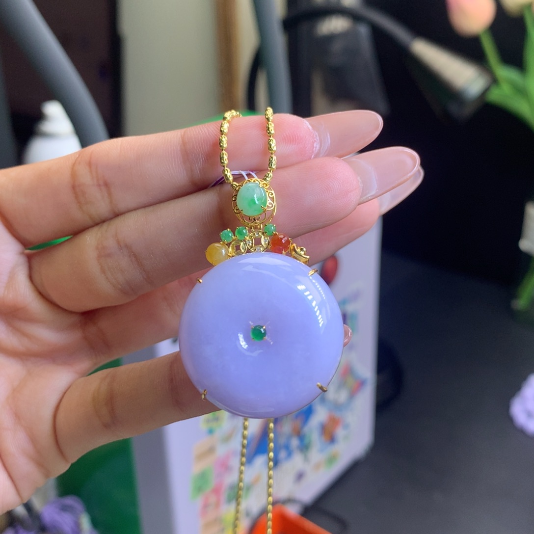 翡翠18K金镶嵌颈饰